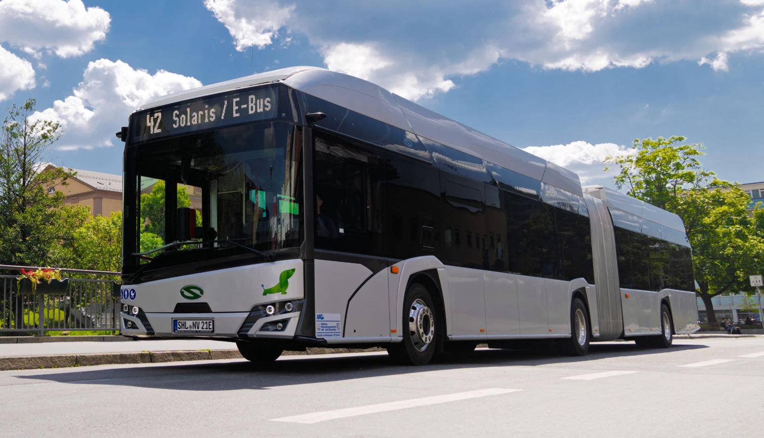 Solaris E-Gelenkbus der SNG